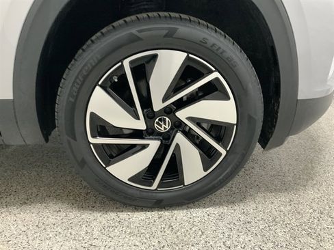 Used 2025 Volkswagen Atlas SE AWD/4WD image 10