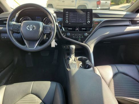 Used 2023 Toyota Camry SE image 11