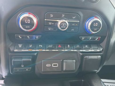 Used 2022 GMC Sierra 3500 Denali w/ Denali Ultimate Package AWD/4WD image 16