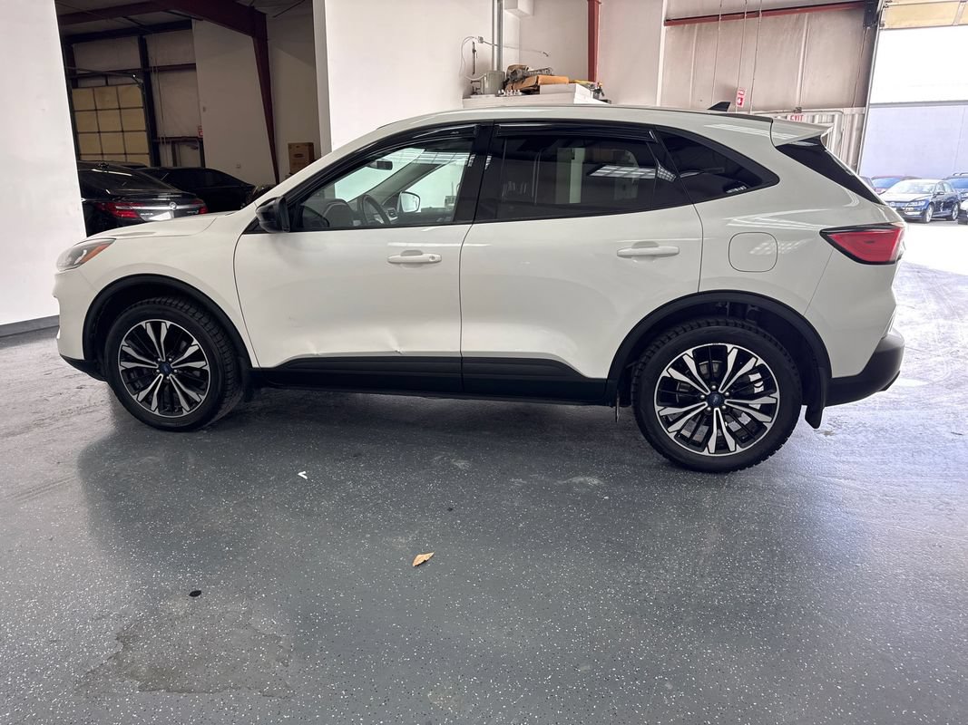 Used 2021 Ford Escape SE w/ SE Sport Appearance Package AWD/4WD image 7