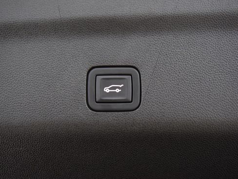 Used 2023 GMC Yukon Denali Ultimate AWD/4WD image 28
