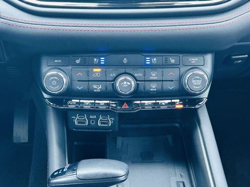 Used 2023 Dodge Durango GT AWD/4WD image 25