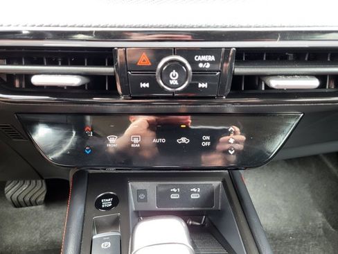 Certified 2025 Nissan Kicks SR AWD/4WD image 14