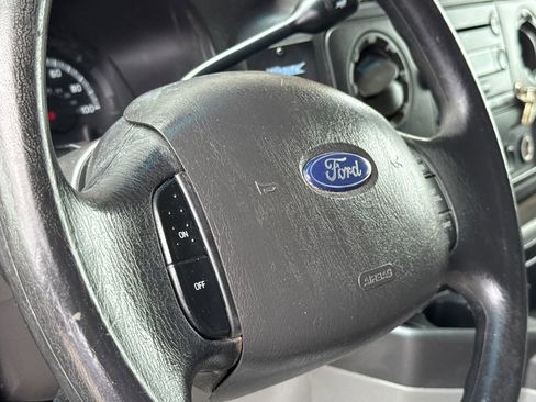 Used 2009 Ford E-350 and Econoline 350 Super Duty RWD image 30