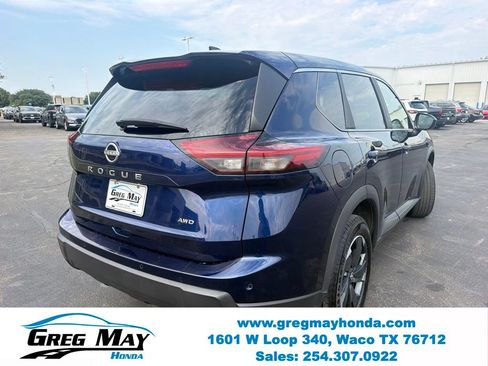 Used 2025 Nissan Rogue SV AWD/4WD image 3