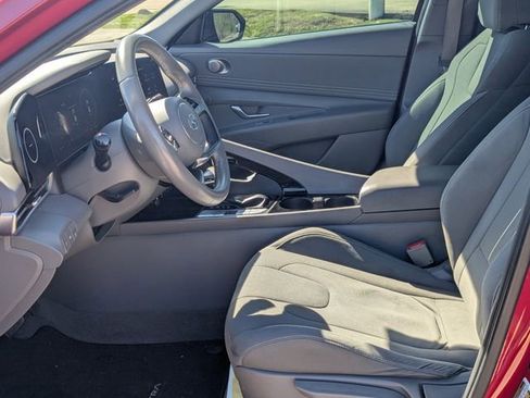 Used 2023 Hyundai Elantra SEL w/ Convenience Package image 12
