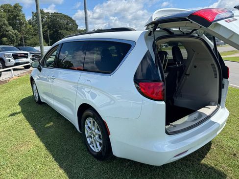 Used 2021 Chrysler Voyager Lxi FWD image 14