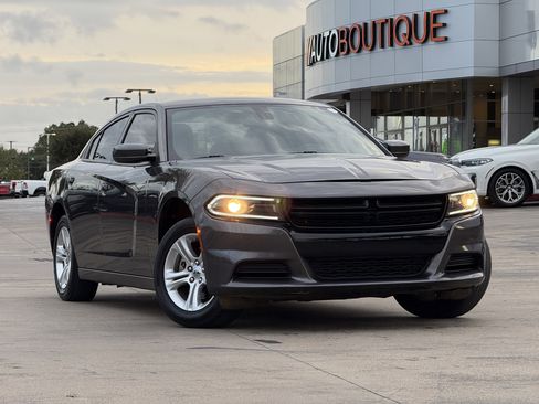 Used 2022 Dodge Charger SXT image 3