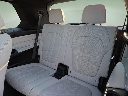 Used 2024 BMW X7 xDrive40i AWD/4WD image 10