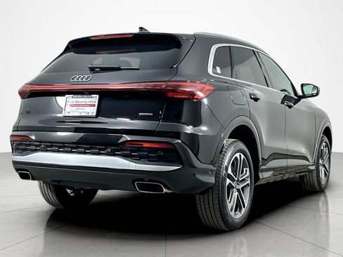 Used 2025 Audi Q5 Premium w/ Convenience Package image 5