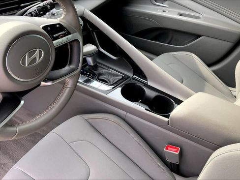Used 2024 Hyundai Elantra SEL w/ Convenience Package FWD image 16