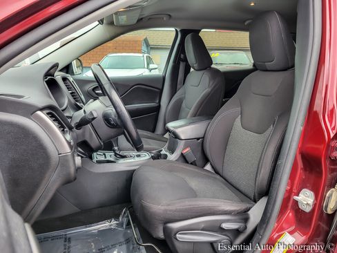 Used 2020 Jeep Cherokee Latitude w/ Cold Weather Group image 9