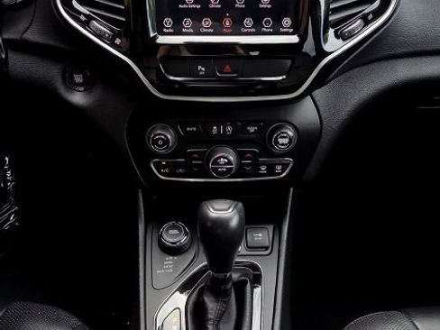 Used 2019 Jeep Cherokee Limited AWD/4WD image 14