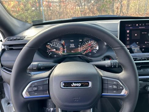 New 2026 Jeep Compass Latitude image 15