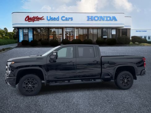 Used 2024 Chevrolet Silverado 2500 LTZ w/ LTZ Plus Package image 2