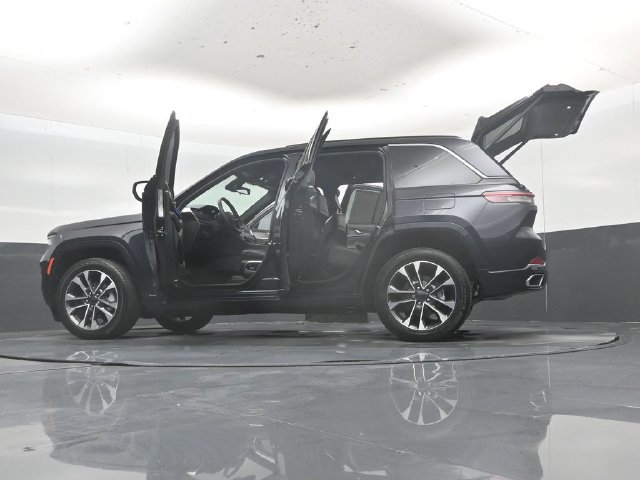 Used 2024 Jeep Grand Cherokee Overland w/ Adv Protech Group III AWD/4WD image 60