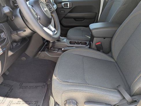 Used 2024 Jeep Wrangler Unlimited Sahara AWD/4WD image 15
