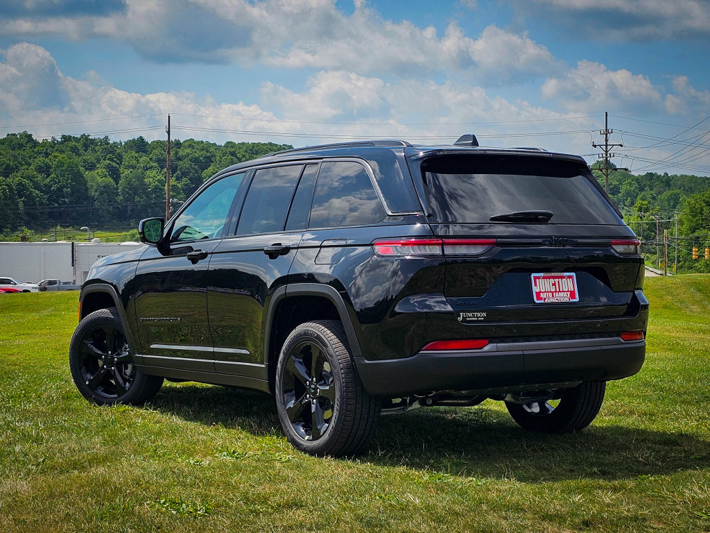 New 2026 Jeep Grand Cherokee Limited w/ Limited Altitude Package AWD/4WD image 5