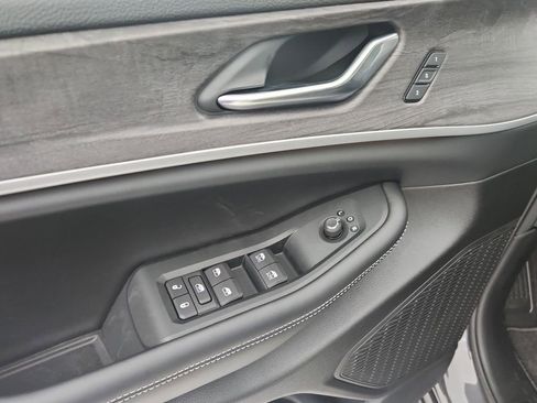 New 2025 Jeep Grand Cherokee L Limited w/ Black Appearance Package image 21