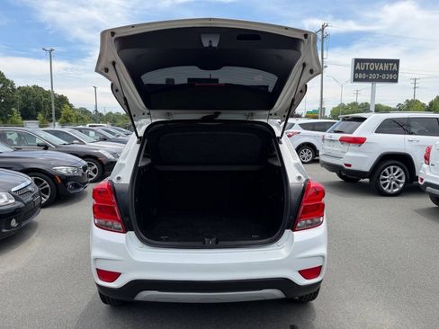 Used 2020 Chevrolet Trax LT w/ LT Convenience Package FWD image 11