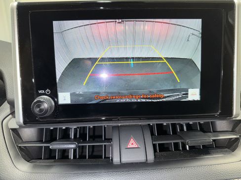 Used 2024 Toyota RAV4 XLE FWD image 22