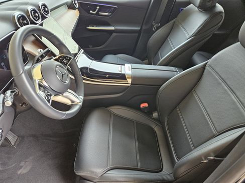 Used 2025 Mercedes-Benz GLC 300 image 14