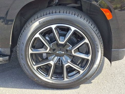 Used 2022 Chevrolet Suburban RST w/ Luxury Package image 9