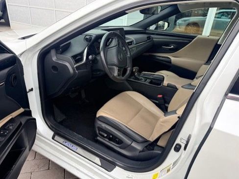 Used 2021 Lexus ES 300h image 4