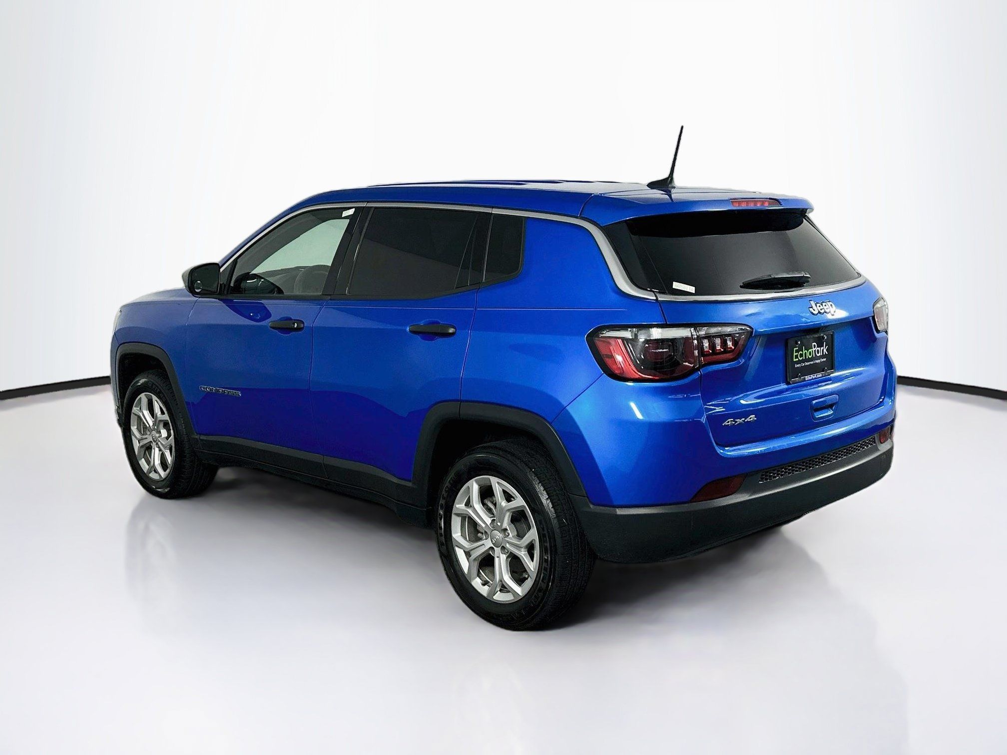 Used 2024 Jeep Compass Sport AWD/4WD image 5