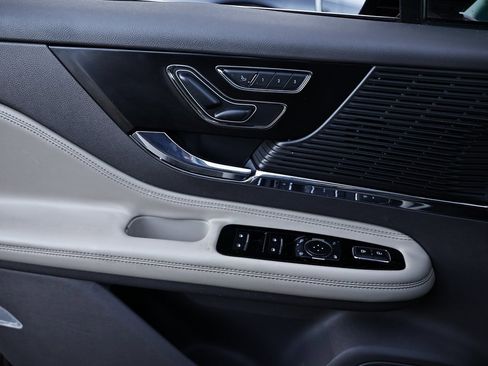 Used 2021 Lincoln Corsair FWD w/ Premium Package image 13