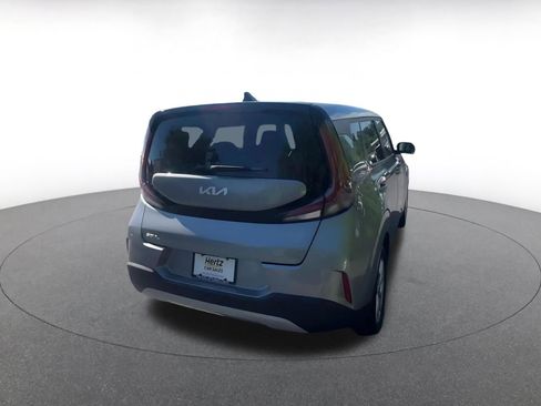 Used 2025 Kia Soul LX w/ LX Technology Package FWD image 14