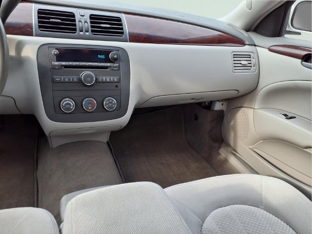 Used 2009 Buick Lucerne CX FWD image 3