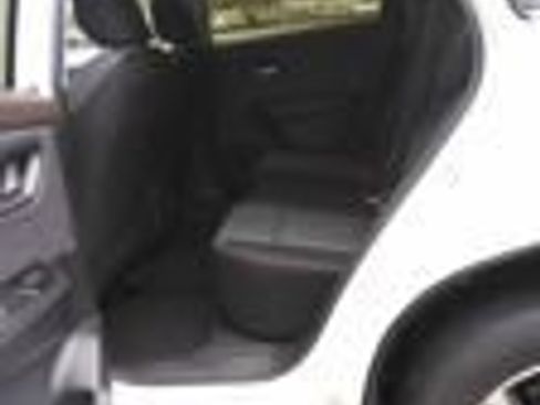 Used 2023 Nissan Rogue SV image 4