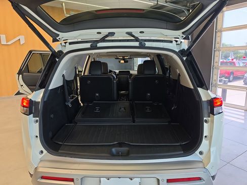 Used 2023 Nissan Pathfinder Platinum FWD image 43