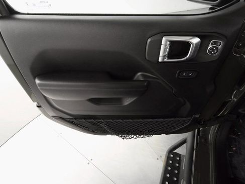 Certified 2021 Jeep Gladiator Sport image 17