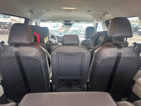 Used 2024 Kia Carnival LX image 34