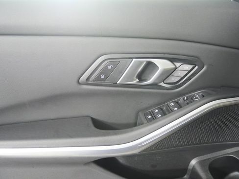 Used 2025 BMW 330i Sedan image 9