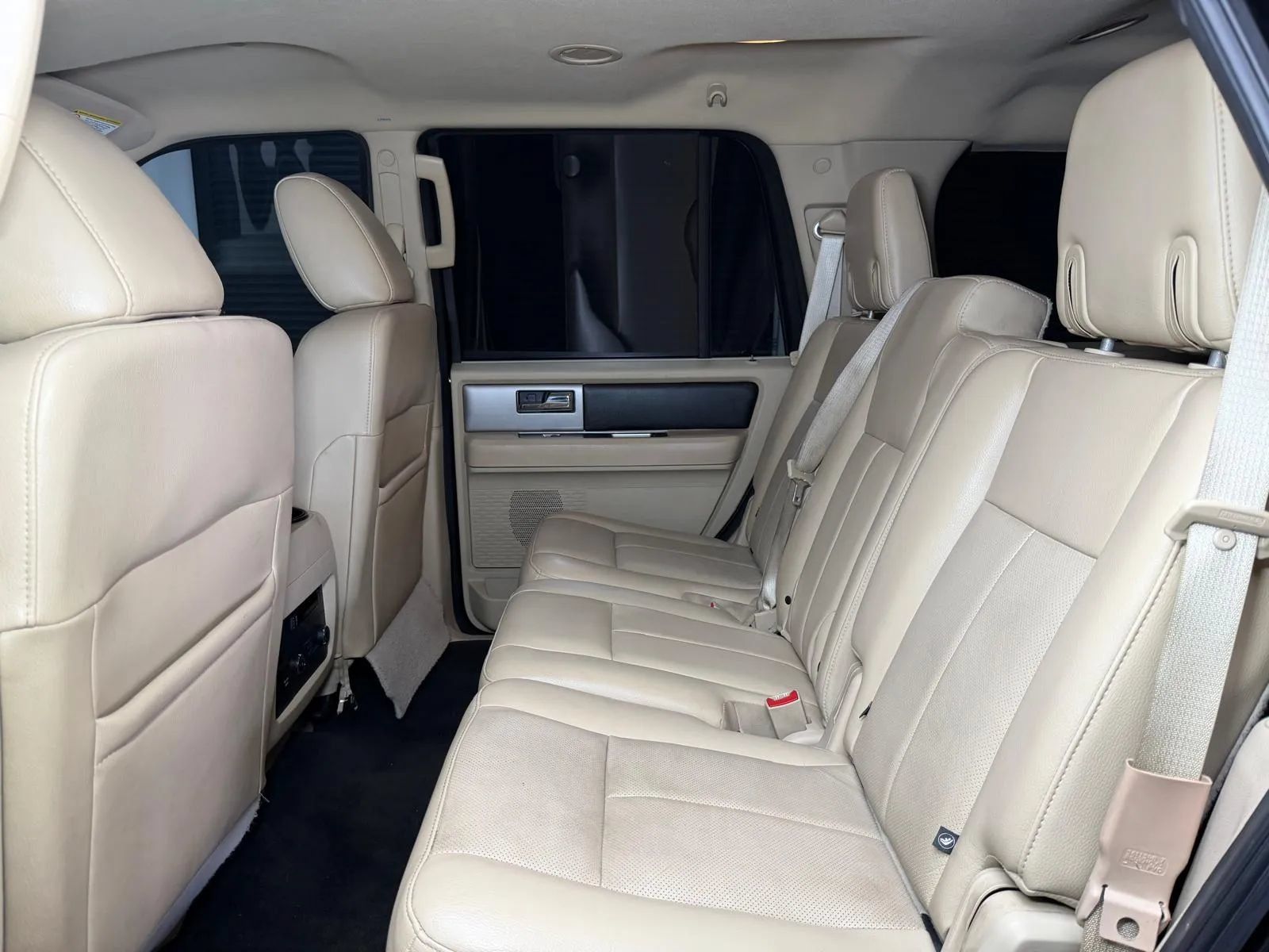 Used 2017 Ford Expedition XLT w/ Equipment Group 202A RWD image 23