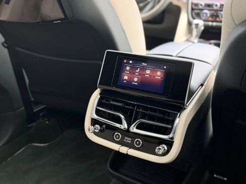 Certified 2024 Bentley Bentayga Extended Wheelbase AWD/4WD image 36