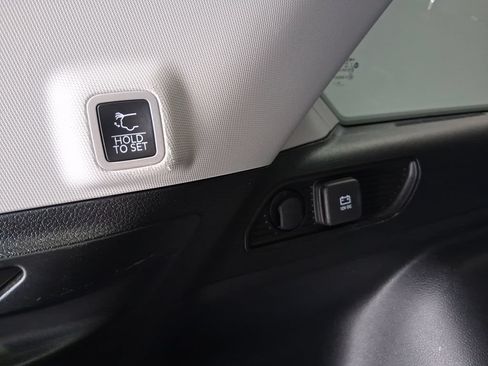 Used 2023 Jeep Grand Cherokee Limited AWD/4WD image 40
