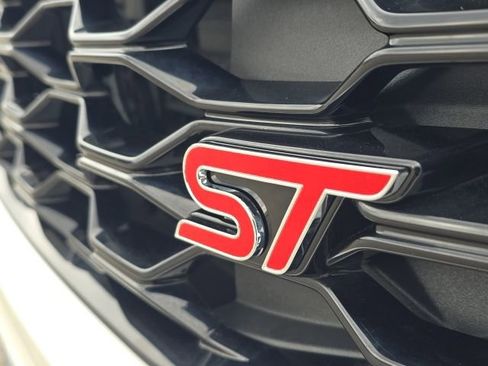 Used 2025 Ford Explorer ST image 9