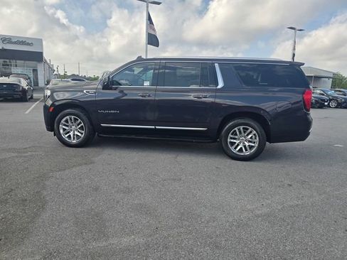 Used 2023 GMC Yukon XL SLT w/ SLT Premium Package image 8