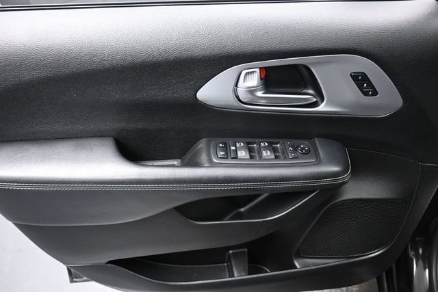 Used 2019 Chrysler Pacifica Limited w/ S Appearance Package FWD image 7