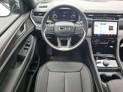 New 2025 Jeep Grand Cherokee Limited image 11