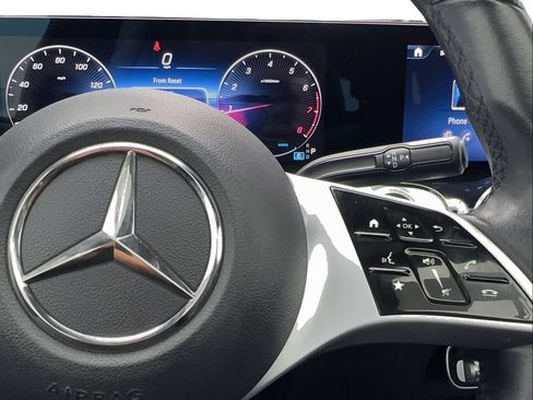 Used 2025 Mercedes-Benz GLB 250 4MATIC image 39