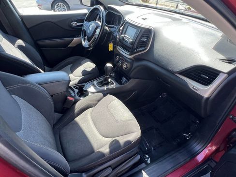 Used 2017 Jeep Cherokee Sport image 13