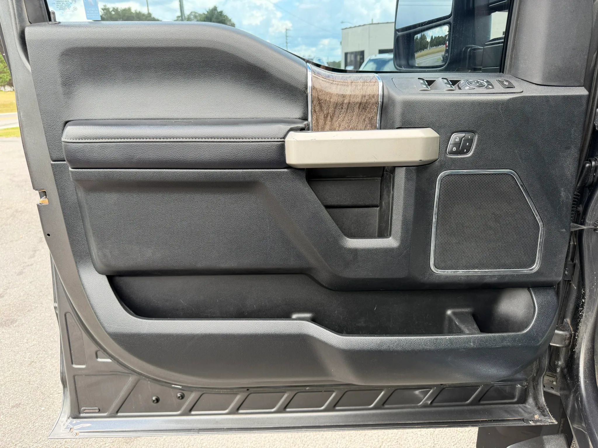 Used 2017 Ford F450 Lariat w/ Lariat Ultimate Package AWD/4WD image 15