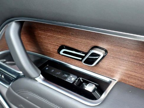 Used 2023 Land Rover Range Rover SE image 25