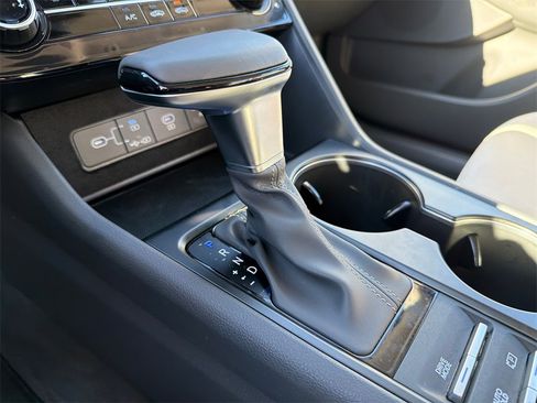 Certified 2025 Hyundai Sonata SE image 30