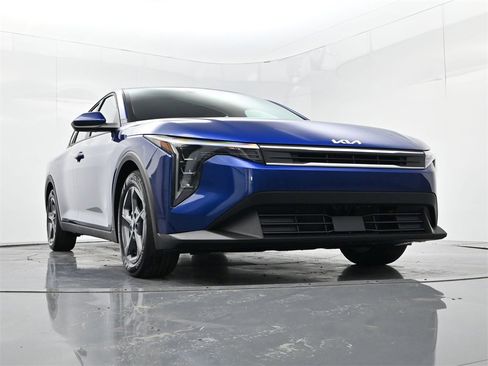 New 2025 Kia K4 LXS image 32